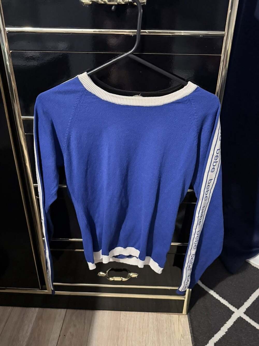 bebe Women's Blue White Knit Crewneck Logo Pullover Sweater Long Sleeve M